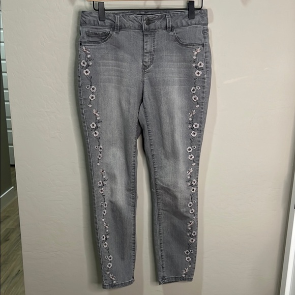 D. Jeans Embroidered Floral Jeans Gray Ankle Embroidery Cropped Boho Cottagecore - Picture 1 of 12